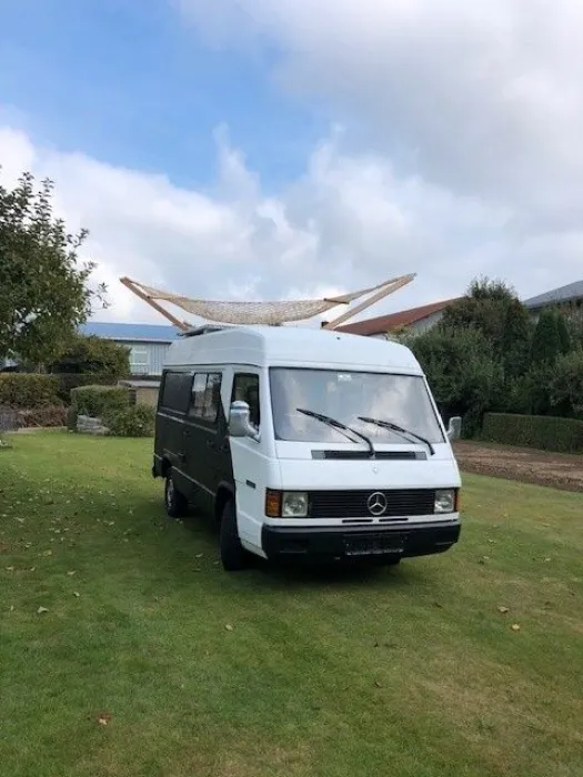 Mercedes-Benz MB 100
