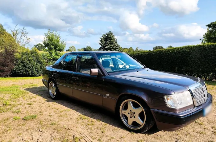 Mercedes-Benz Mercedes Benz W124 260E - restauriert, ros...