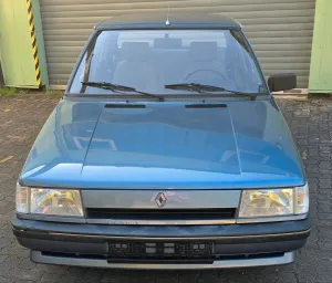 Renault R9