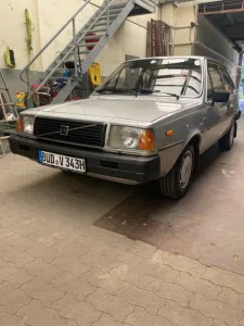 Volvo 343 aus 1 Hand / 36 Jahre in einem Verkaufsraum