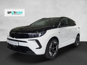 Opel Grandland GSe Plug-in Hybrid 4 300 PS 4x4