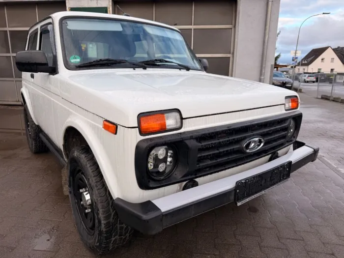 Lada Niva 4x4 Legend  Autogas AHK MS-Versiegelung