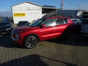 Mitsubishi Outlander PHEV PLUS 4WD 306PS Jahreswagen