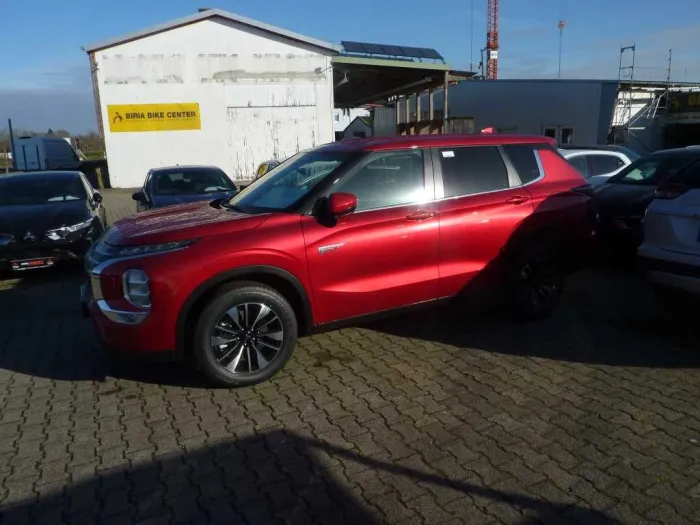 Mitsubishi Outlander PHEV PLUS 4WD 306PS Jahreswagen