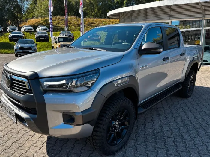 Toyota Hilux Double Cab Invincible, höher, breiter, AHK
