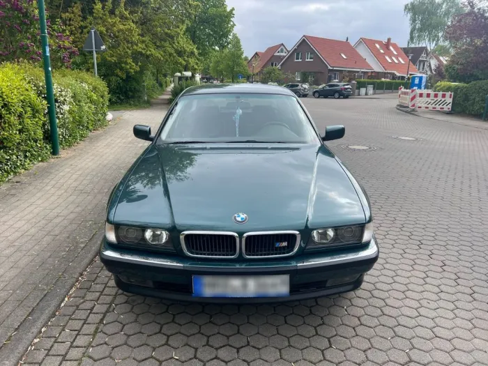 BMW E38 728i