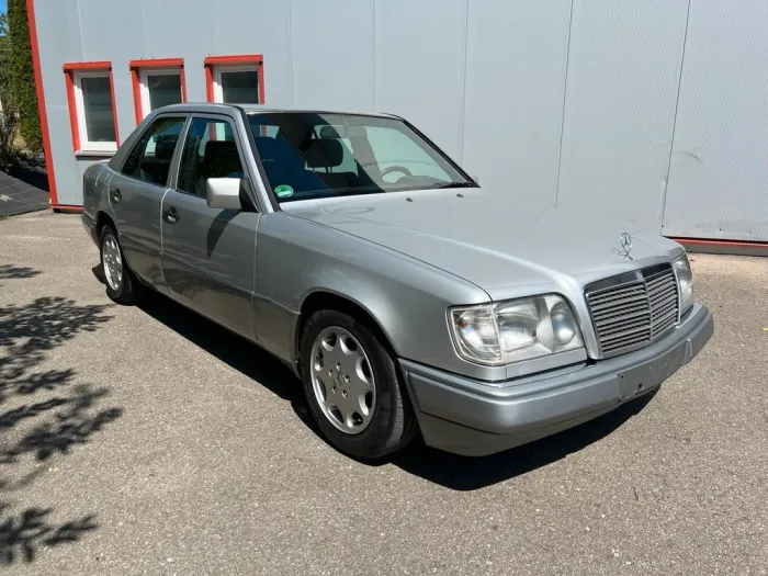 Mercedes-Benz MERCEDES-BENZ E 280 W124 LIMOUSINE AUTOMAT...