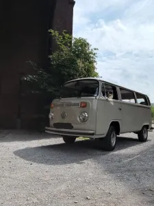 Volkswagen VW T2b Bulli m. beliebten Mitteldurchgang ...