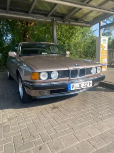 BMW E32 730i 