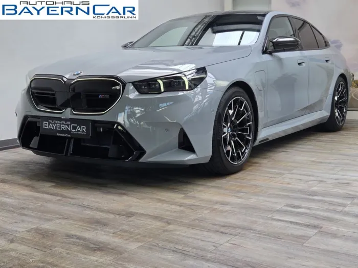BMW M5 0,5% AHK Sitzlüftung B&WMultiSeats CarbonExt.