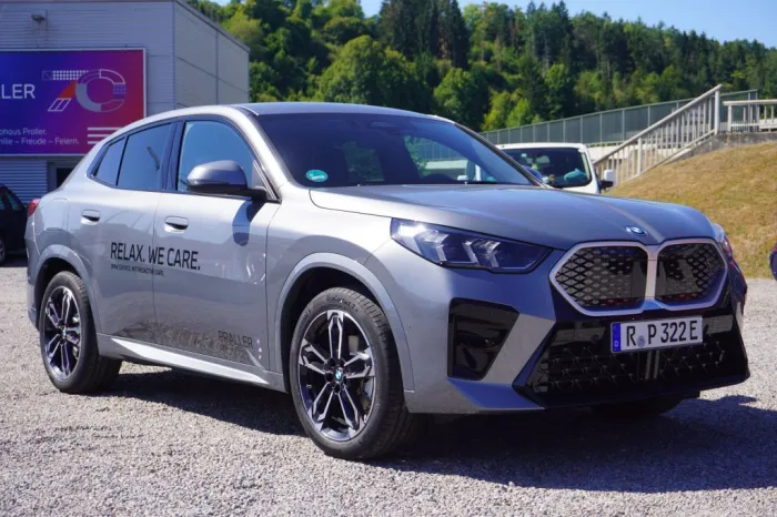 BMW iX2 eDrive20 M Sport AHK Kamera Driving Assistan