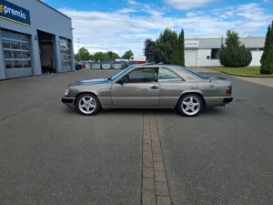 Mercedes-Benz W124 230 ce