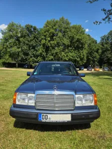 Mercedes-Benz S124 230 TE Original Karo Blau restauriert TÜV