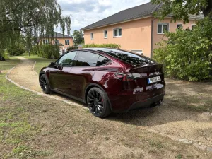 Tesla Model Y Performance, Midnight Cherry Red und AHZ