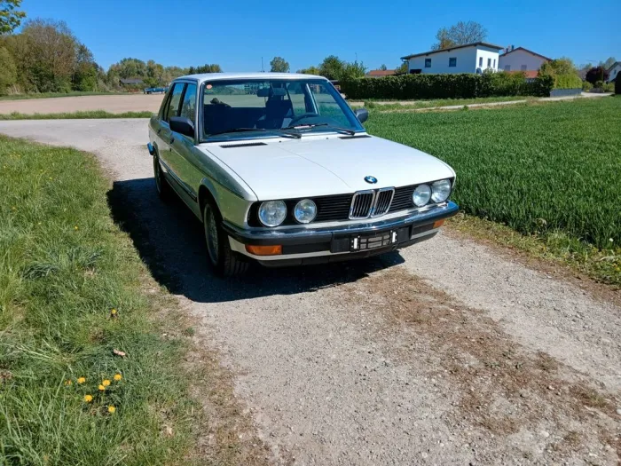 BMW 518