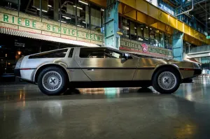 DeLorean DMC-12