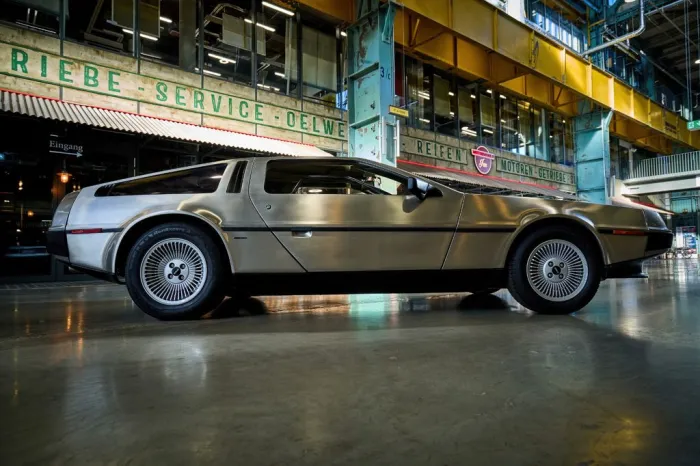 DeLorean DMC-12