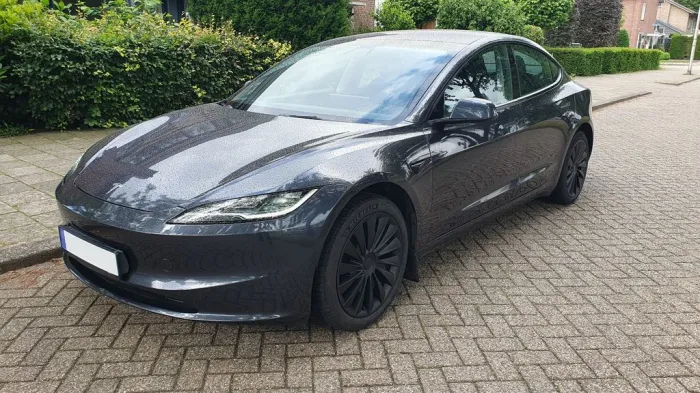 Tesla Model 3 RWD Premium m2025 FREE SUPERCHARGING HAK