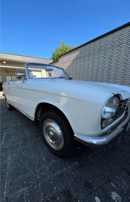 Peugeot Oldtimer - Peugeot 204 Cabrio