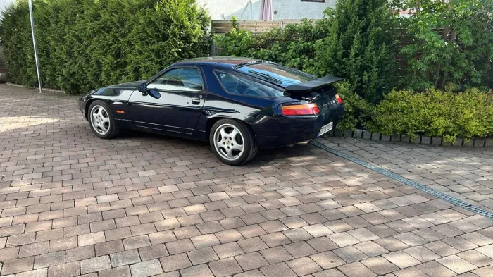Porsche 928