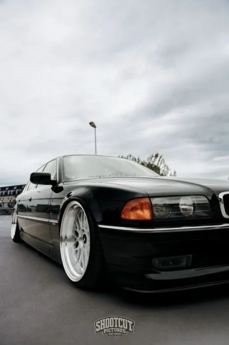 BMW E38 730i V8 / Airride / Grinds /