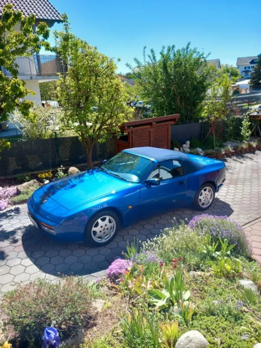 Porsche 944