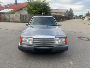 Mercedes-Benz E 230