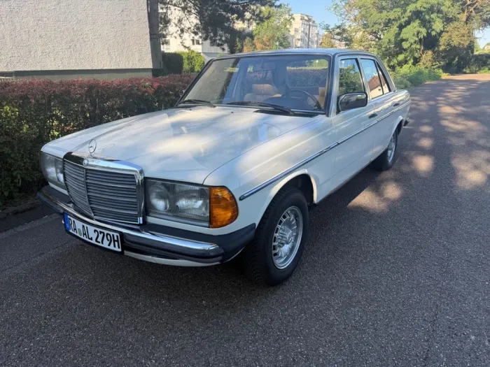 Mercedes-Benz 240
