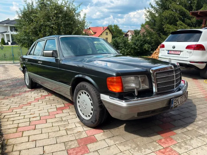 Mercedes-Benz 560 SEL 