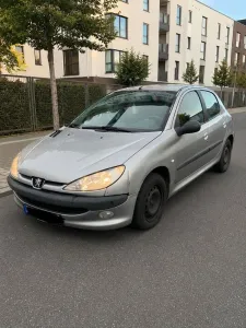 Peugeot 206 mit CarPlay, TÜV, Fahrbereit, ...