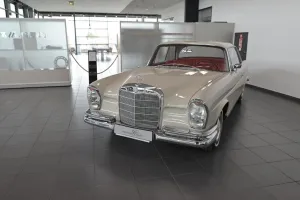 Mercedes-Benz 250 SE Coupe KOMPLETT RESTAURIERT/KÜHLER/SERVOLE