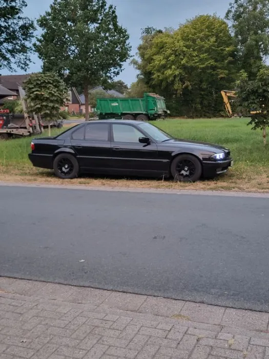 BMW 730i 