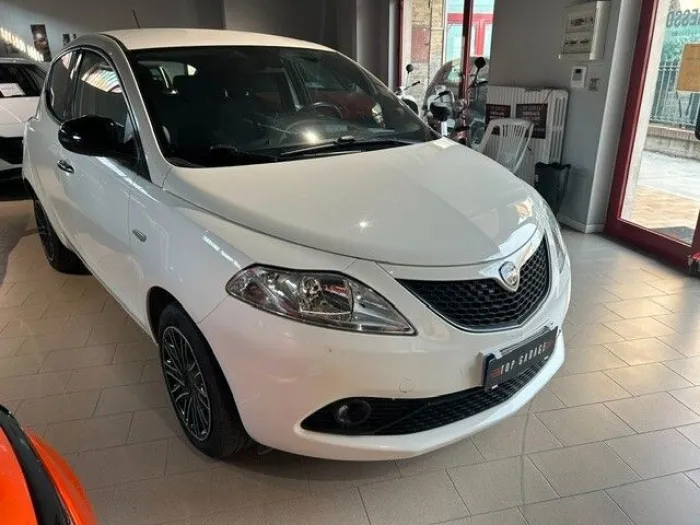 Lancia Ypsilon 1.0 FireFly 5 porte S&S Hybrid Ec