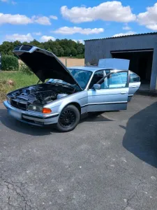 BMW E38 728i