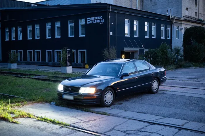 Other Lexus LS400