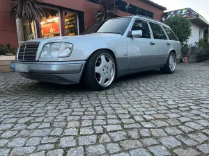 Mercedes-Benz Mercedes 124 T 220 Benzin