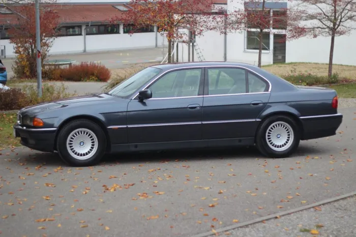 BMW E38-750i-V12-BMW