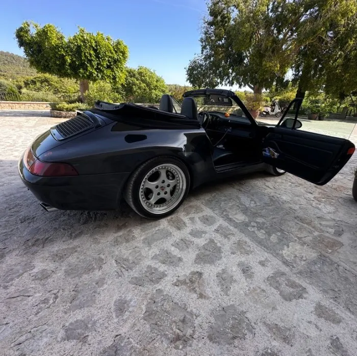 Porsche 993 Carrera 4 Cabriolet Carrera