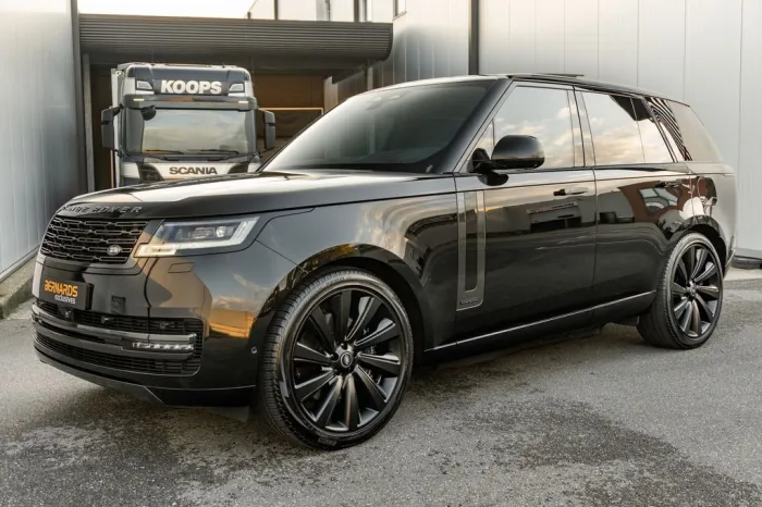 Land Rover Range Rover P550e Autobiography -Santorini Black