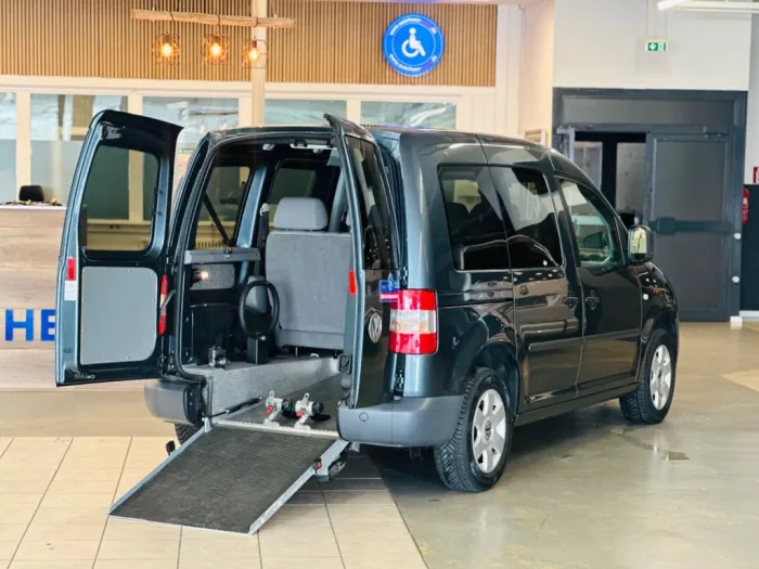 Volkswagen Caddy Life 1,6 Behindertengerecht-Rampe