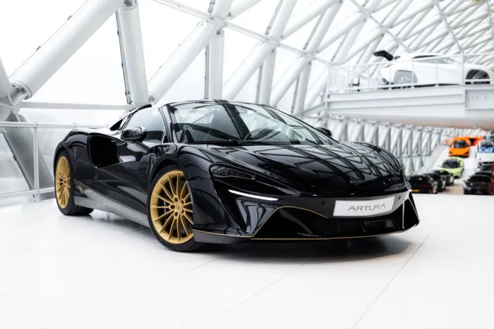 McLaren Artura Spider 3.0 V6 Plug-in - JPS Livery - Tech