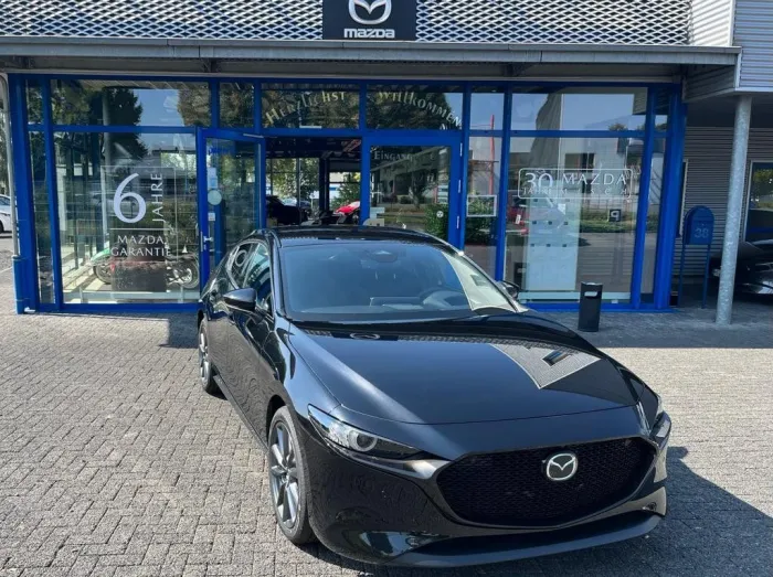 Mazda 3 2.5L e-SKYACTIV G Exclusive-line Design-,Drive