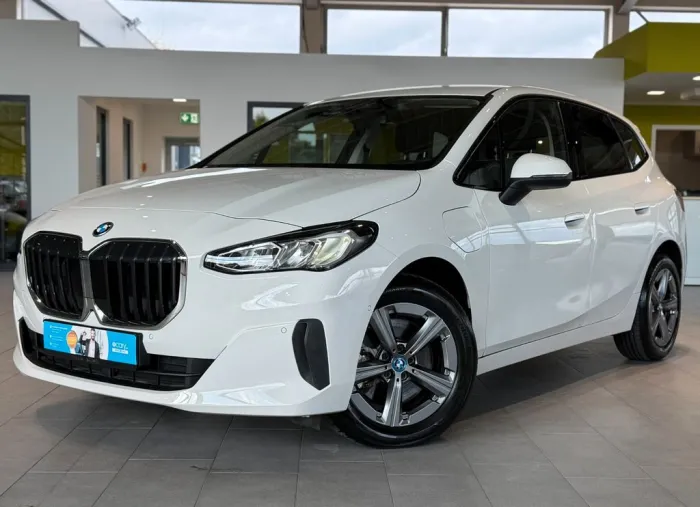 BMW 230e Active Tourer xDrive*AHK*Kamera*ACC*