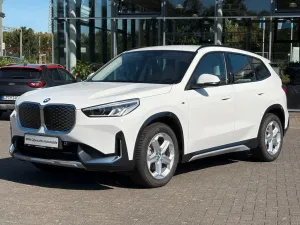 BMW iX1 20 eDrive xLine / DAB / Sportsitze