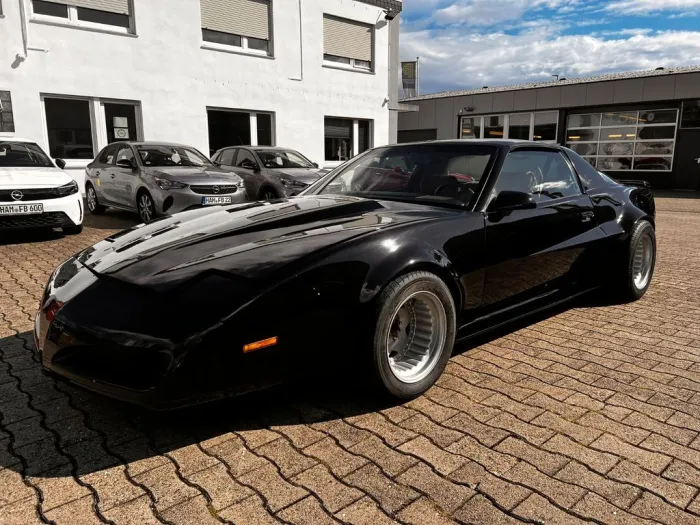 Pontiac Firebird 5,7 V8 Breitbau neu Lackiert