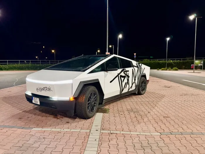 Tesla Cybertruck AWD - FSD - 