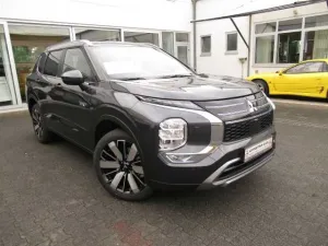 Mitsubishi Outlander 2.4L PHEV Select Yamaha Sound System