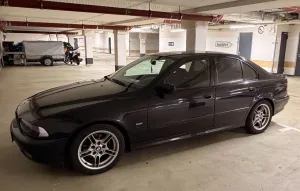BMW E39 523i