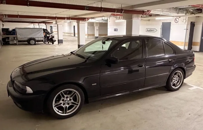 BMW E39 523i