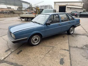Volkswagen VW Santana 1,9 5Zylinder Vergaser Passat 32b